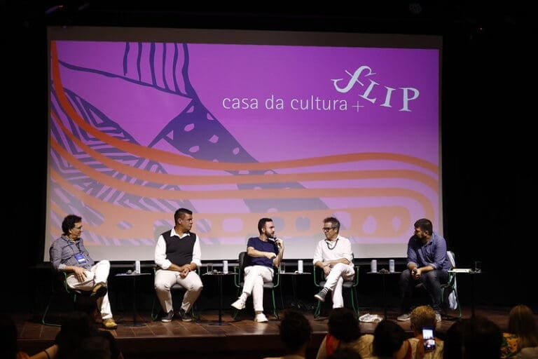 Mesa na Casa de Cultura de Paraty